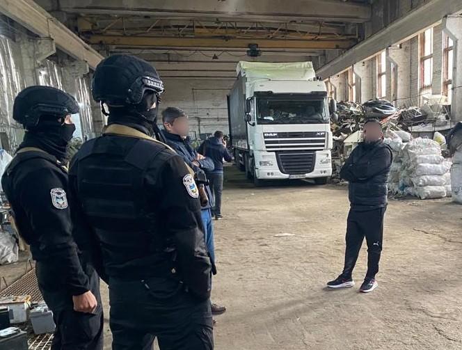 Група киян обікрала підприємство критичної інфраструктури на понад 4 млн грн