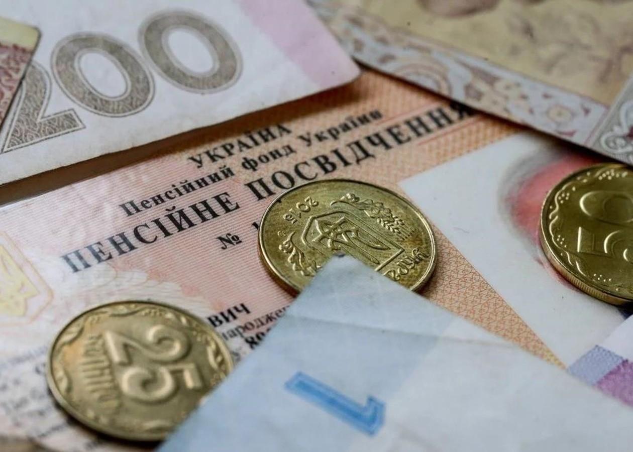 Пенсії у жителів Києва та області найвищі в Україні – скільки в середньому отримують