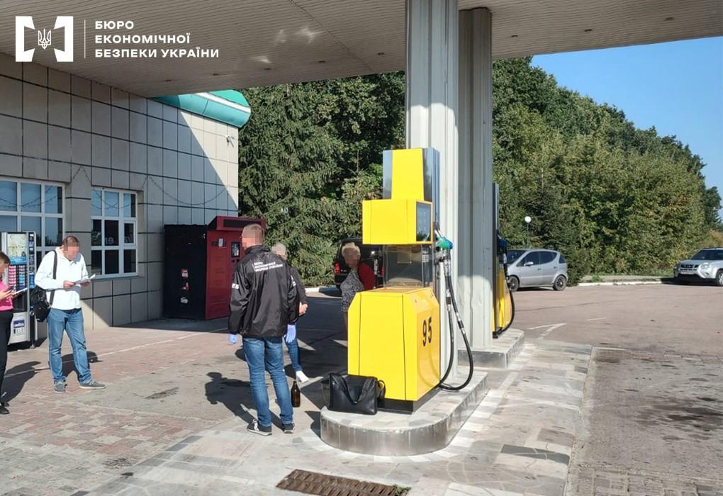 Мережу АЗС на Київщині викрили на продажу фальсифікованого пального