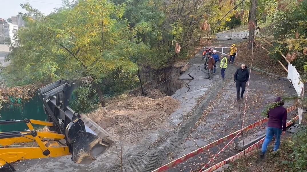 Обвал у Солом‘янському парку: будівництво незаконне, дозвіл сину ексмера Києва видала ДАБІ