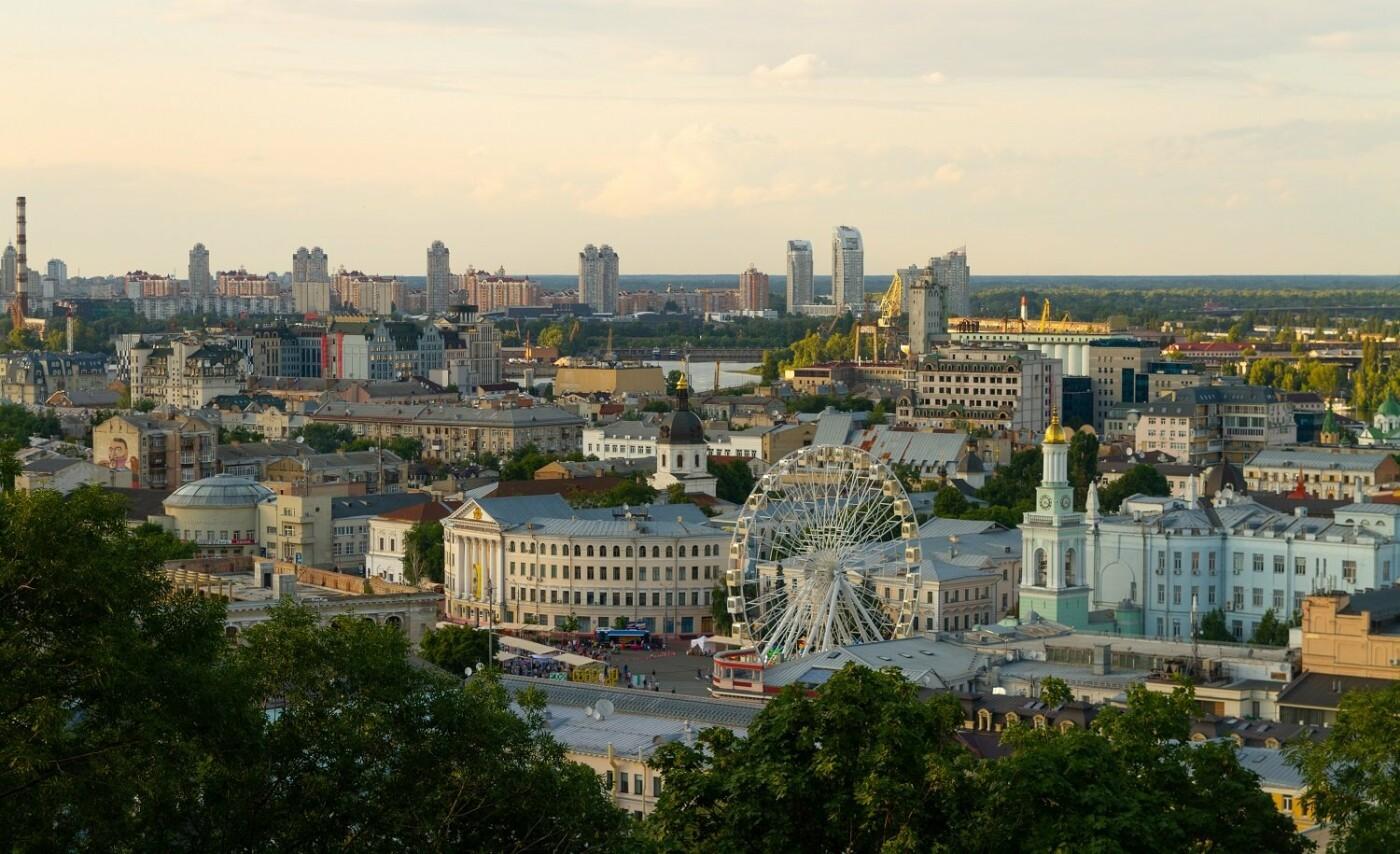 У Києві на Подолі висадили липи