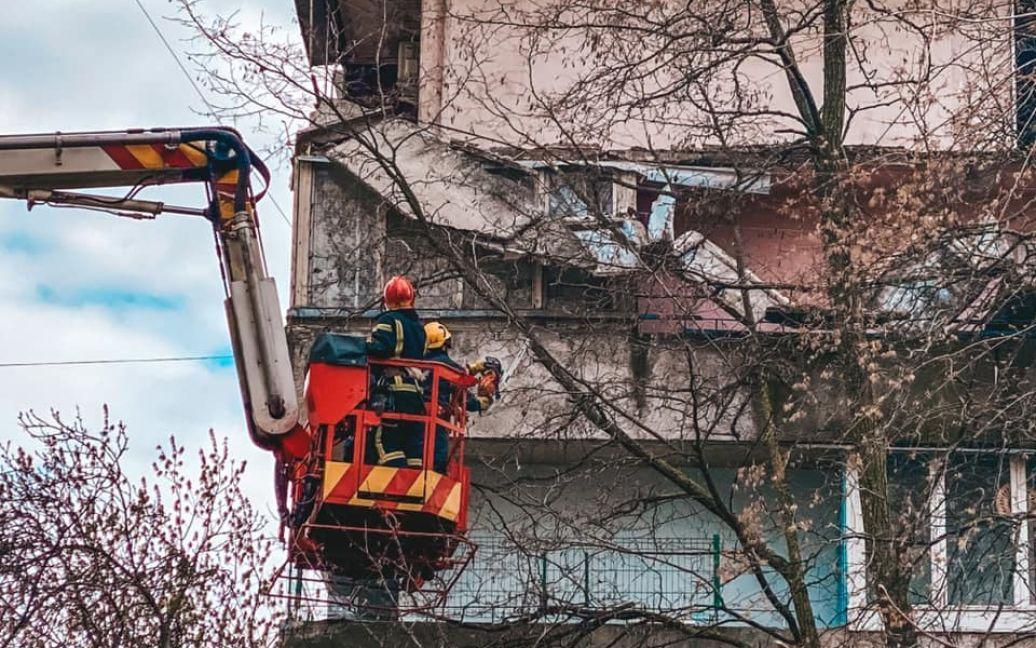 Чому падають балкони в багатоповерхівках – прикрий досвід киян (фото)