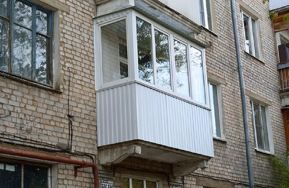 Як попередити падіння балкону в старій багатоповерхівці – відповідь столичних комунальників