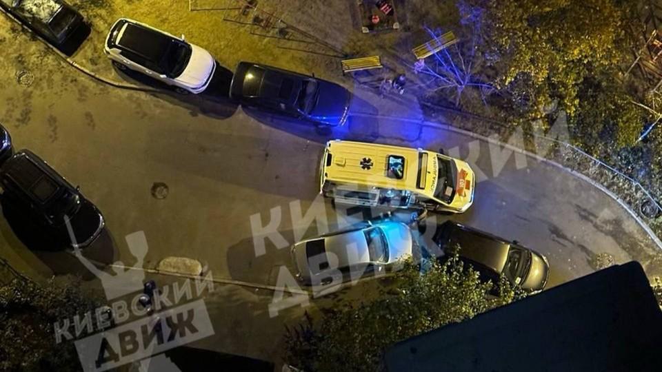 У Києві жінка викинулася з вікна четвертого поверху: подробиці