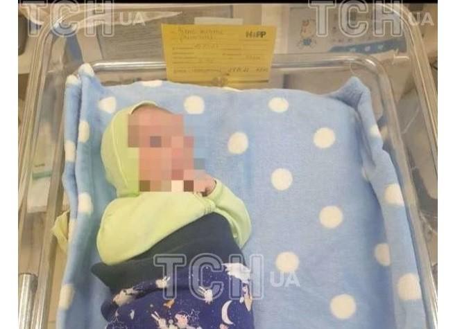 У “вікні життя” столичного пологового залишили другу за місяць дитину
