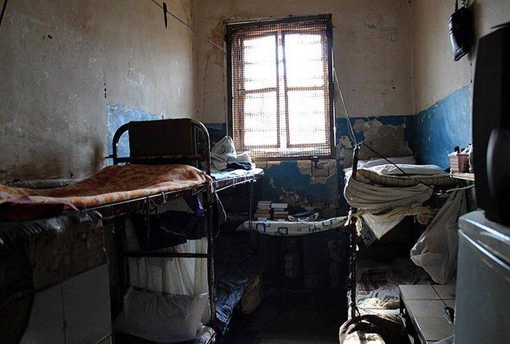 Заліз під днище авто: у Києві підозрюваний у вбивстві чоловік намагався втекти із СІЗО