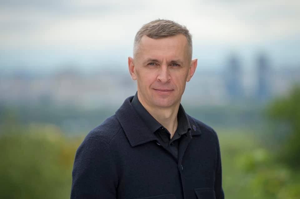 “Спалення опудала депутатки Київради – це нахабне бажання примусу до освячення різноманітних схем” – відомий журналіст публічно заступився за Юлію Лимар