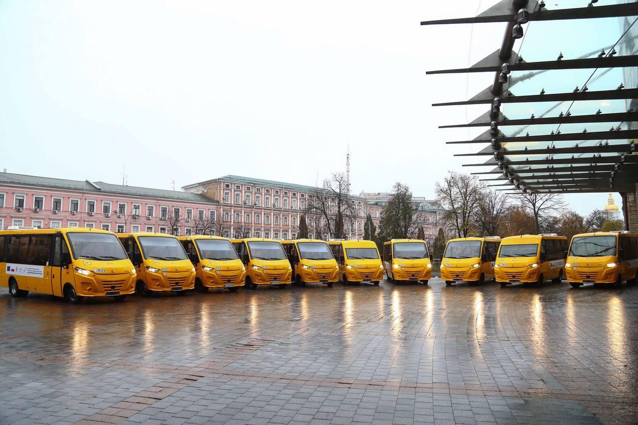 У громади Київщини поїхали 18 шкільних автобусів від ЄС