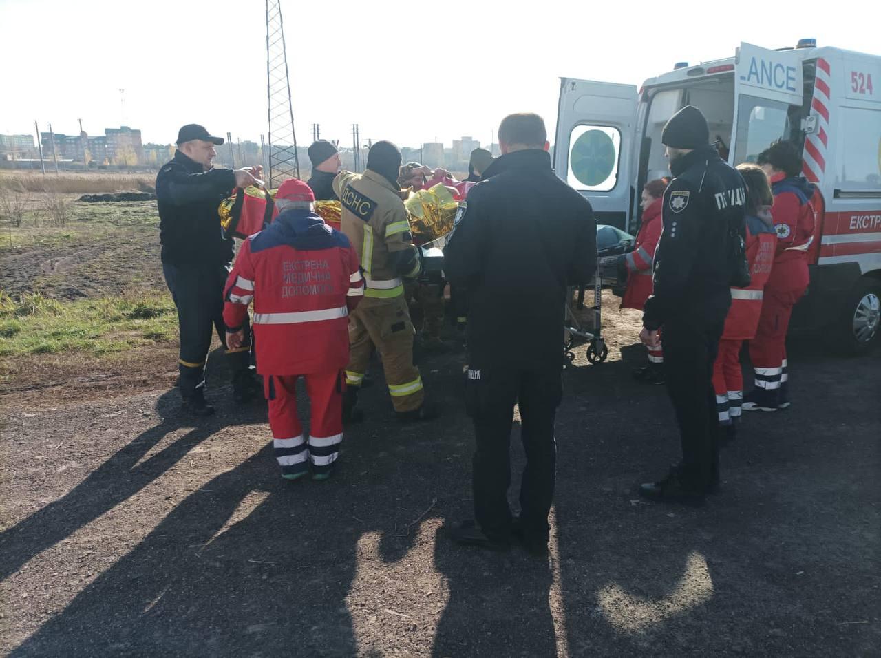 Шукали майже добу, знайшли у воді: на Київщині врятували літнього чоловіка