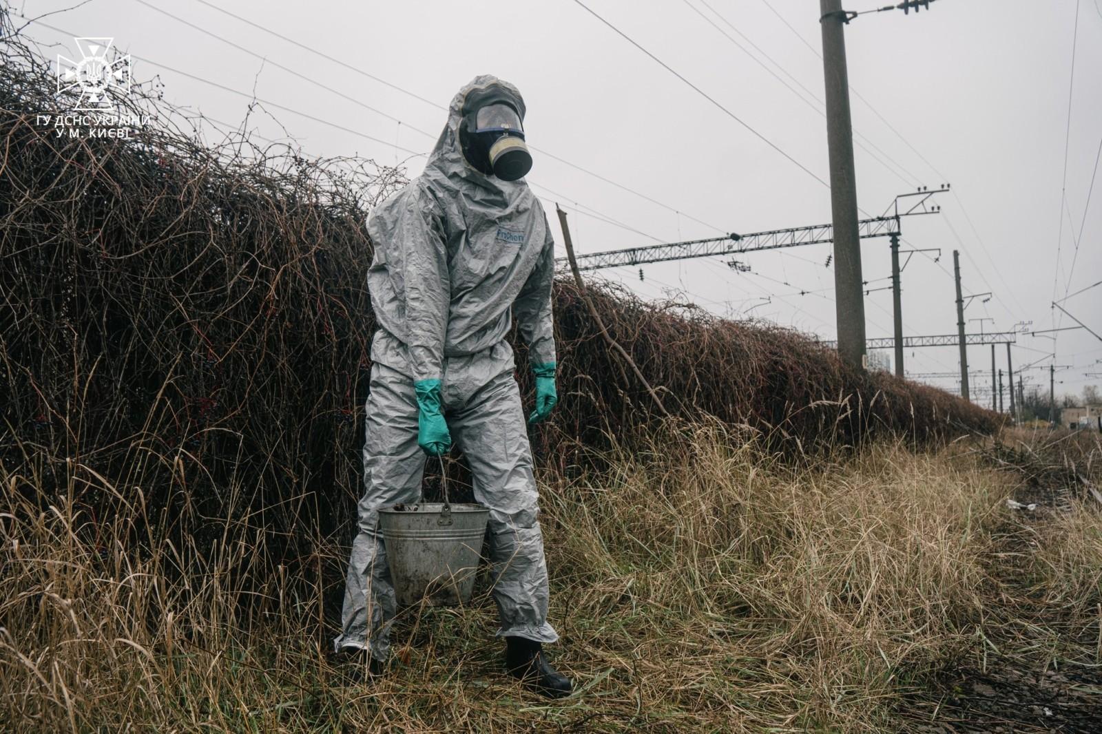 Біля залізничних колій у Києві виявили відро із ртуттю