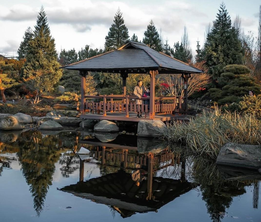 Нова неймовірна локація: під Києвом відкрився парк з кам’яними водоспадами, зонами для фотосесій, відпочинку і розваг