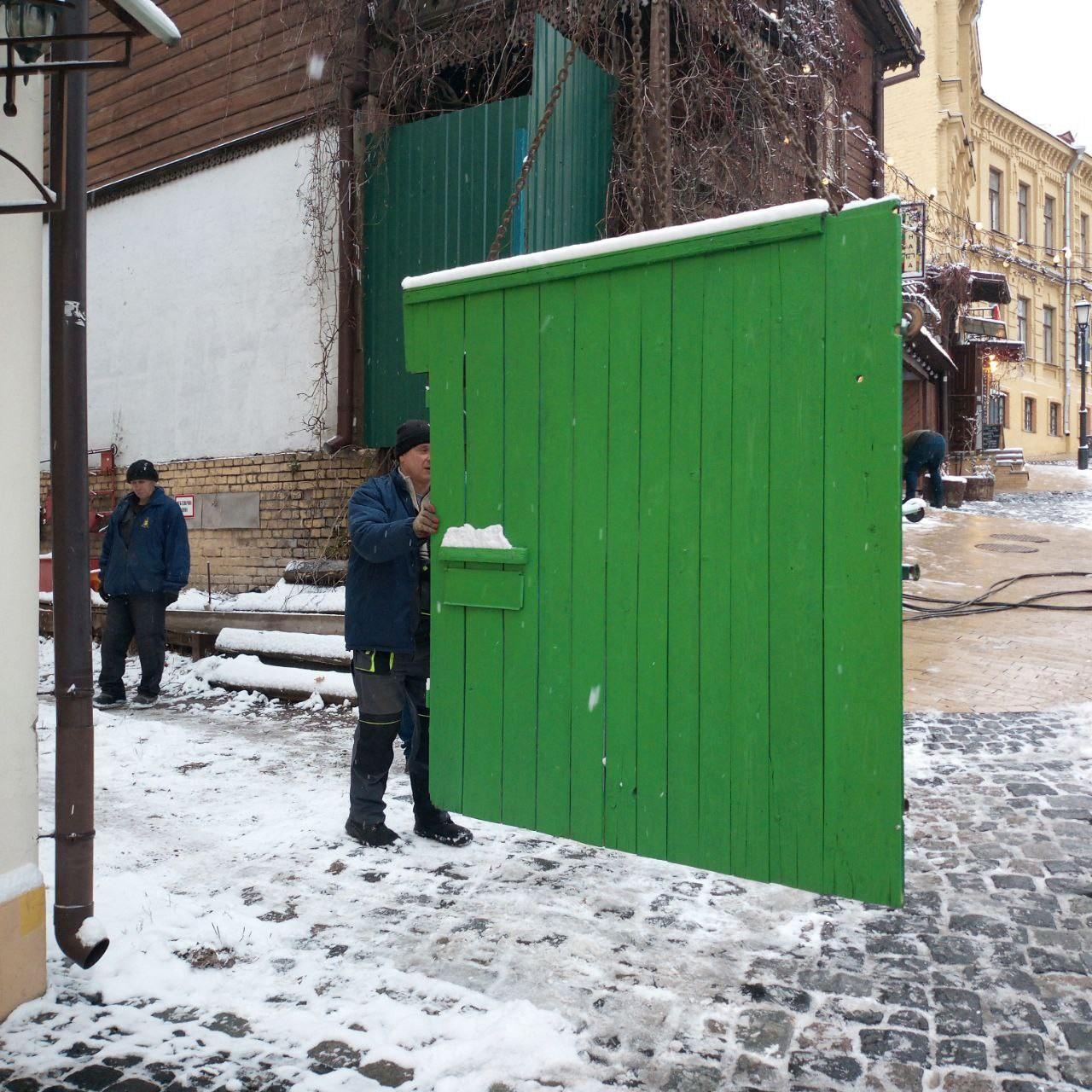 Біля замку Річарда прибрали будівельний паркан