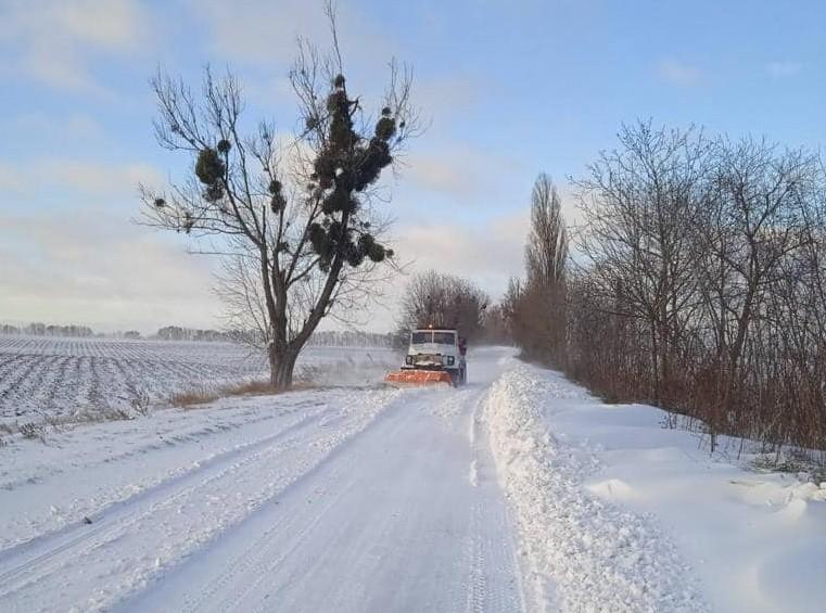 Київщина оговтується від негоди: діти повертаються у школи, світло у домівки повернуть до кінця доби