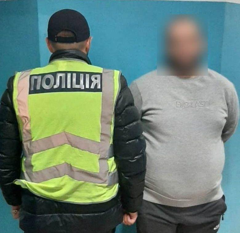 У Києві спіймали шахрая, який здав в оренду чужу квартиру одразу трьом охочим
