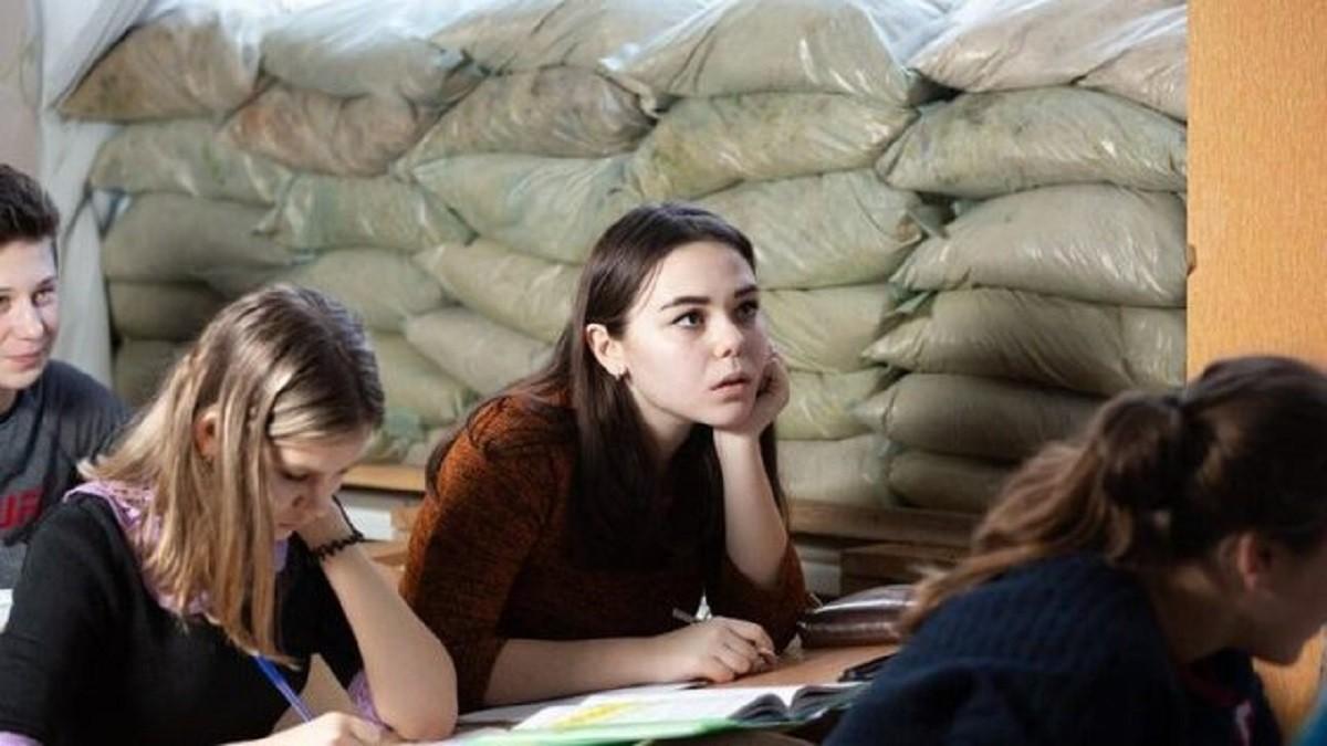 Курси для учнів, що пропустили навчання, психологічні навички для вчителів, завдання з ШІ для старшокласників – освітні підсумки 2023 року