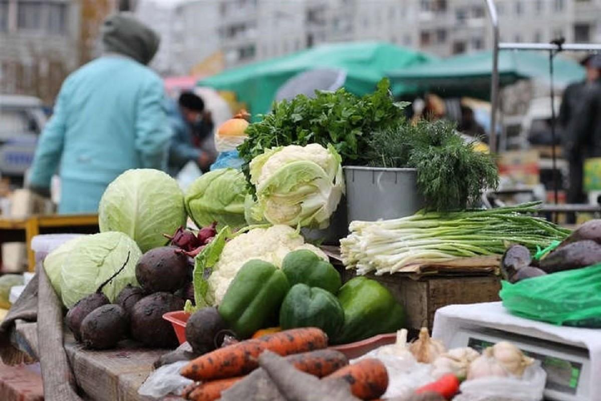 Продуктові ярмарки у 5-ти районах столиці – де торгують сільськими овочами в неділю