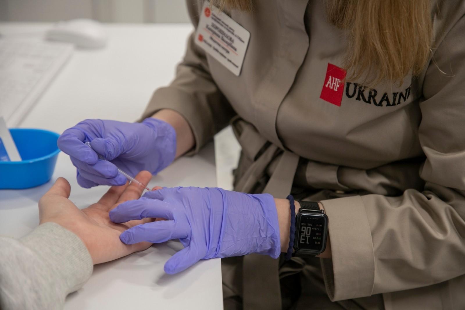 На Співочому полі безкоштовно тестуватимуть на вірусні гепатити В, С та ВІЛ