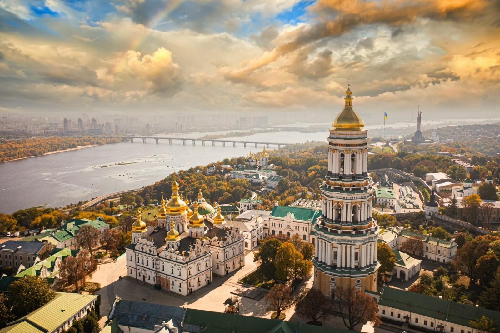 Віртуальні подорожі Києвом: з’явилась можливість “політати” над Лаврою та помилуватись шедеврами колекції Музею Ханенків