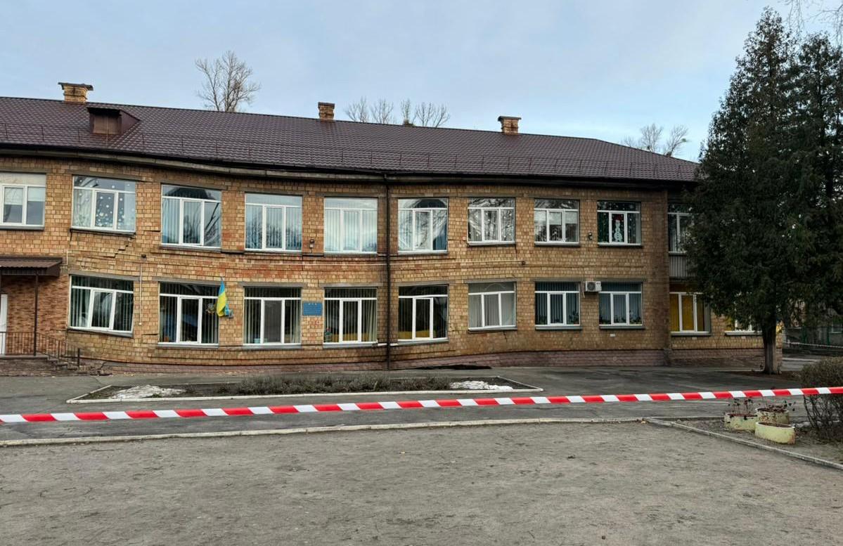 Деформацію стін садочку у Києві спричинила виїмка ґрунту для облаштування укриття – подробиці від прокуратури