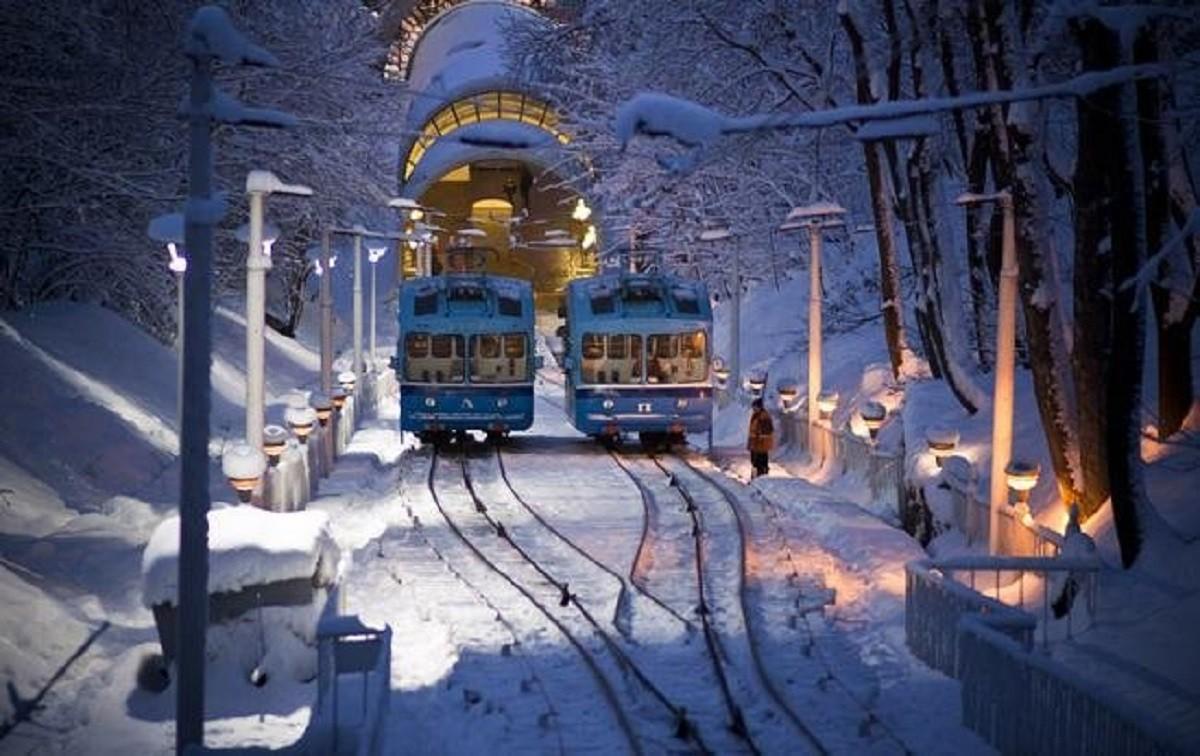 ТОП-3 новини вікенду: горів ТРЦ, евакуювали 200 людей; попри аварії та обстріли боржникам відключать світло; самотніх киян кликали на побачення