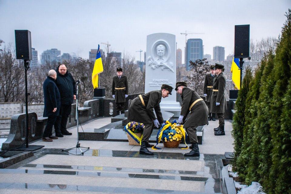 У Києві відкрили пам’ятник Леоніду Кравчуку