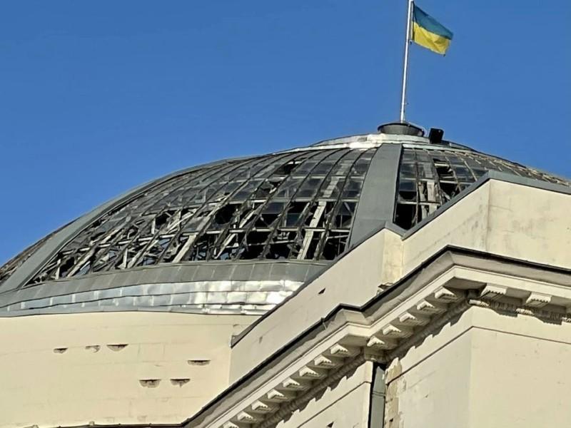 Допомога прийшла звідки не чекали: іноземці відновлять скляний купол Будинку вчителя