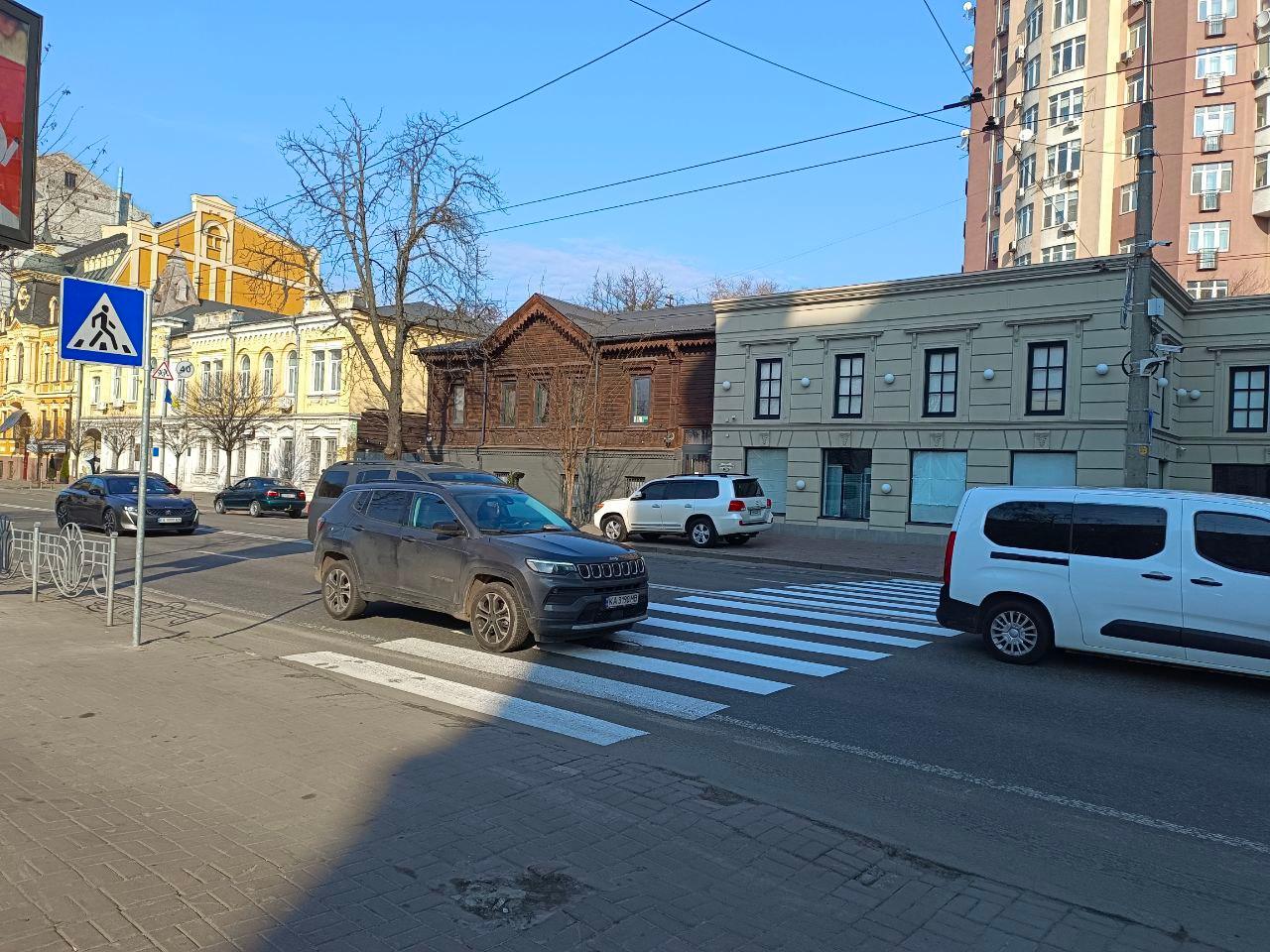На вулиці Січових Стрільців несподівано з’явився нерегульований пішохідний перехід