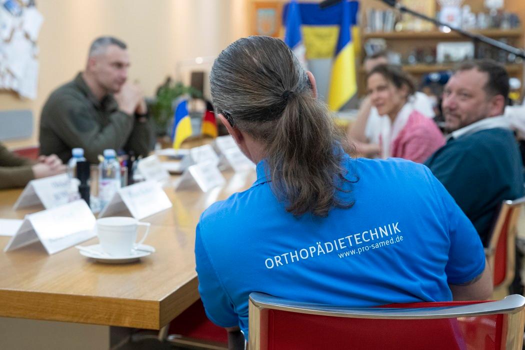 Київ створює Центр протезування для військових за допомогою німецьких фахівців