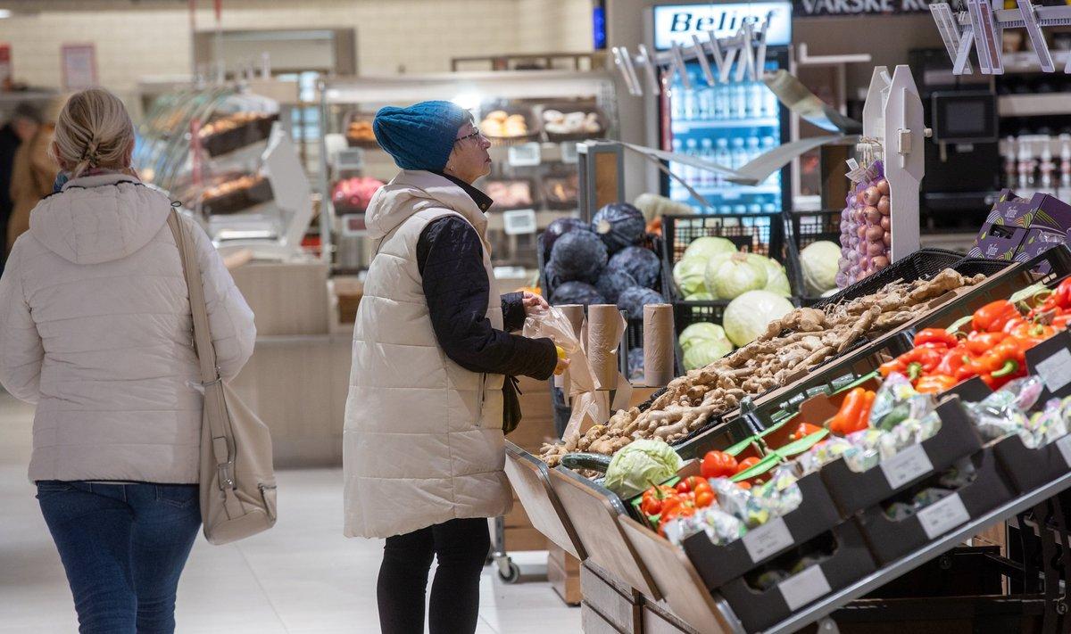 Найбільший фрукт у світі продають у столичному супермаркеті за 7 тис. грн
