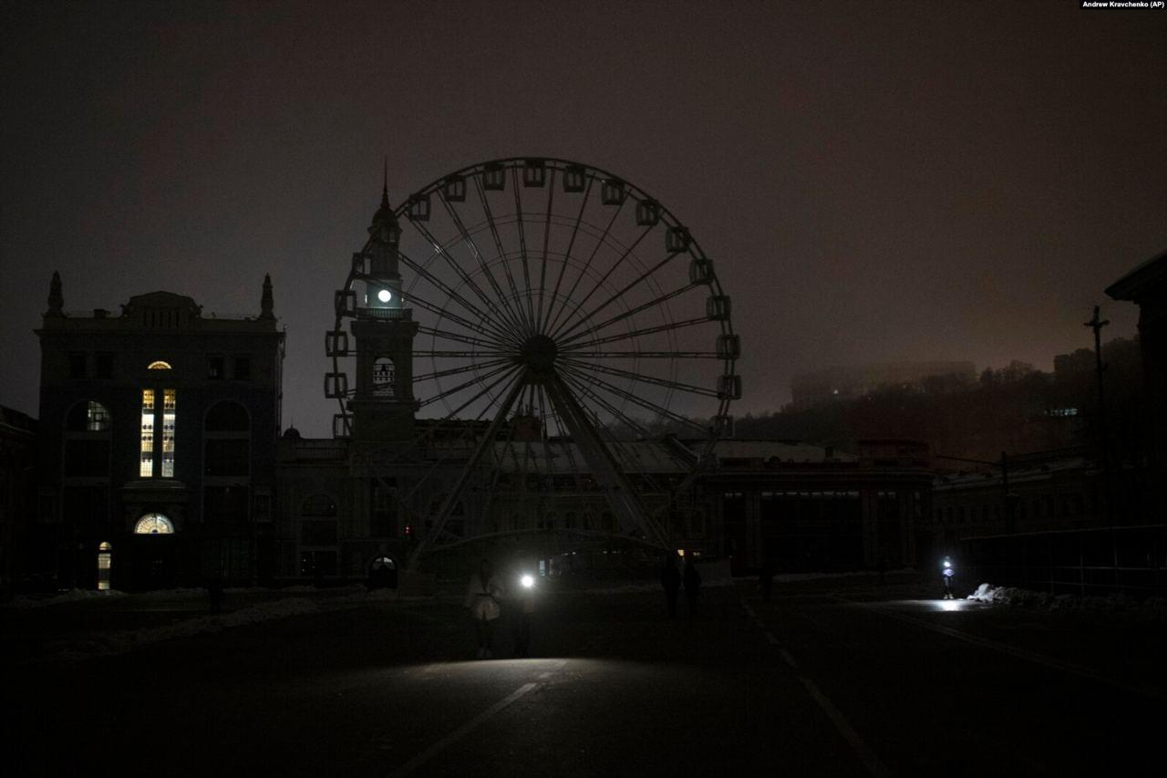 Відключення світла 6 листопада: графіки для Києва і бласті