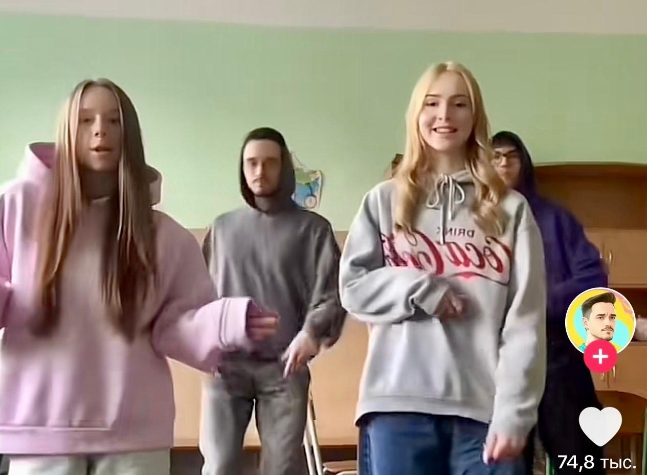Вчитель із Києва став новою зіркою TikTok: танцює з учнями й знімає кумедні відео 