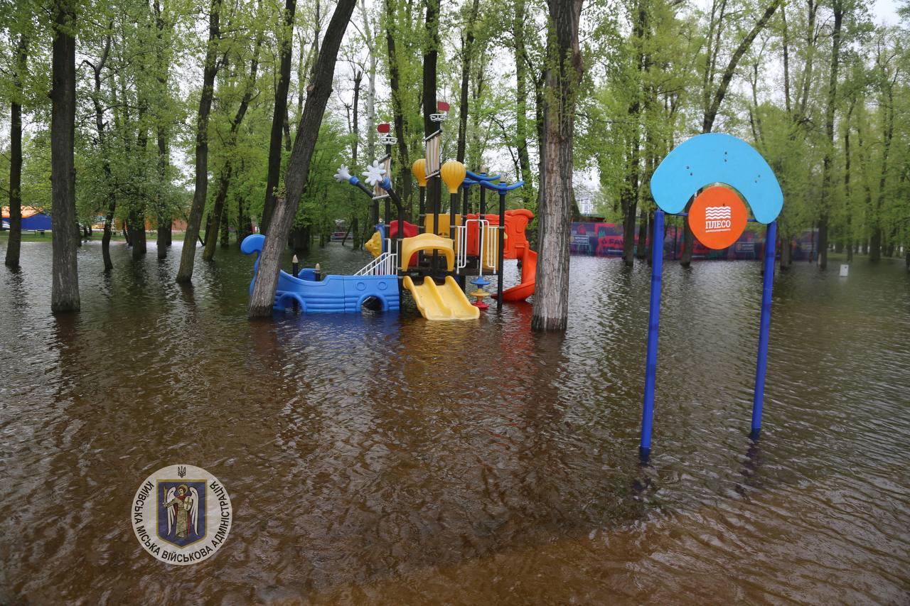 У парки Києва прийшла висока вода – фото, відео