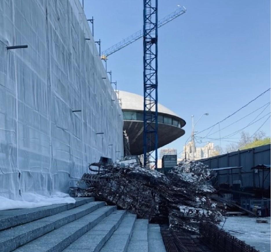 Активісти просять захистити “Тарілку”, впритул до якої зводять ТРЦ Ocean Mall
