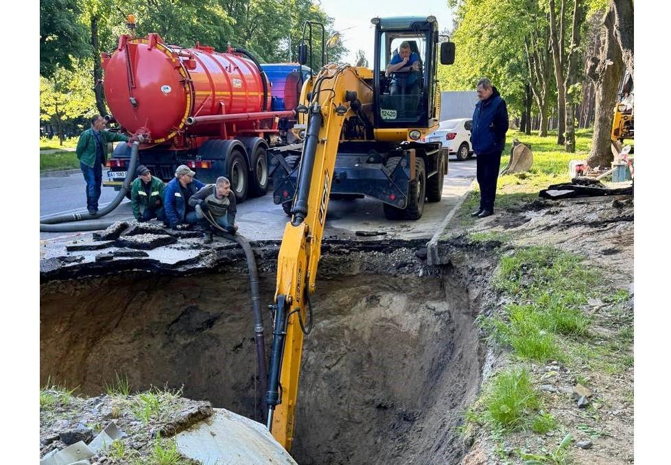 У передмісті просять обмежити використання води через аварію на каналізаційному колекторі у Києві