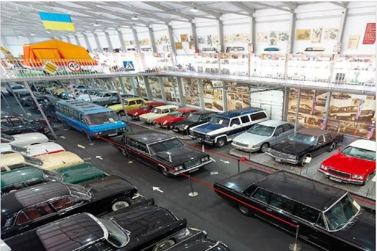 Більше 100 ретро-автомобілів та мотоциклів побачите на виставці “Колеса історії”