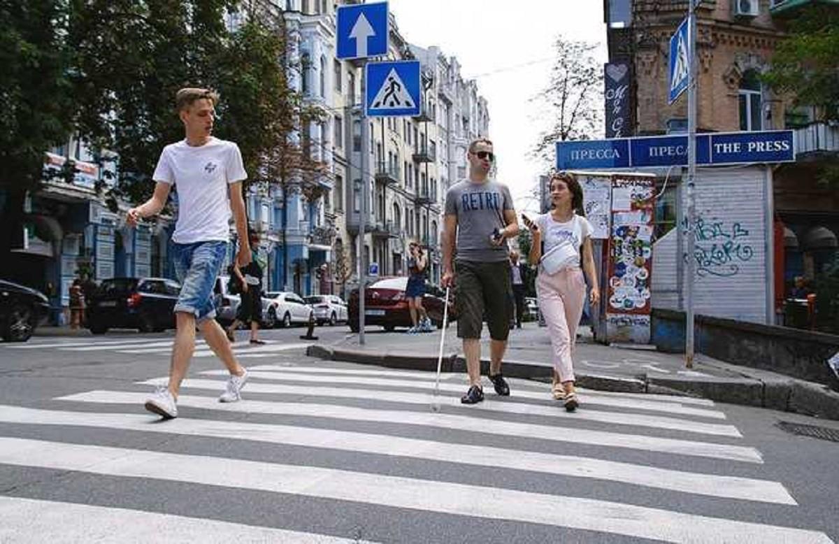 Як створити простір для людей з вадами зору та додати зручностей для всіх киян – поради урбаністам та бізнесу