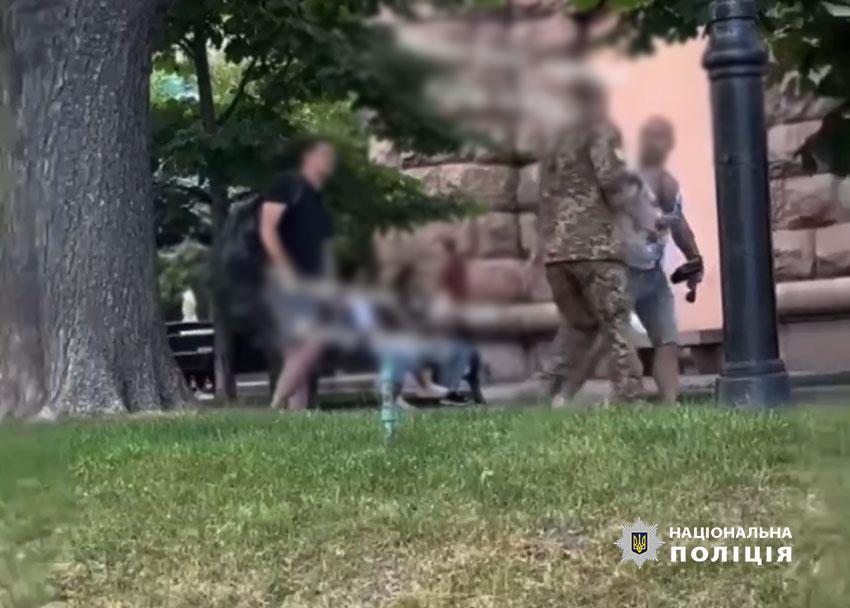 Чоловік, який напав представників ТЦК біля станції “Хрещатик”, втік з військової частини – що відомо