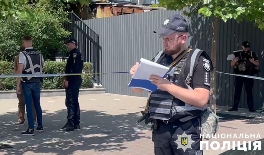 Зухвалий розбійний напад на Печерську: жінці розпилили в обличчя сльозогінний газ та відібрали 3 млн гривень