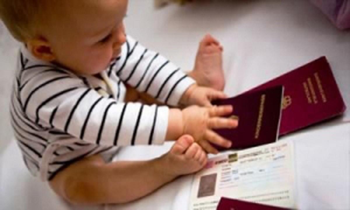 Дитина ще мала, а її прізвище вже треба змінити – як отримати нові документи