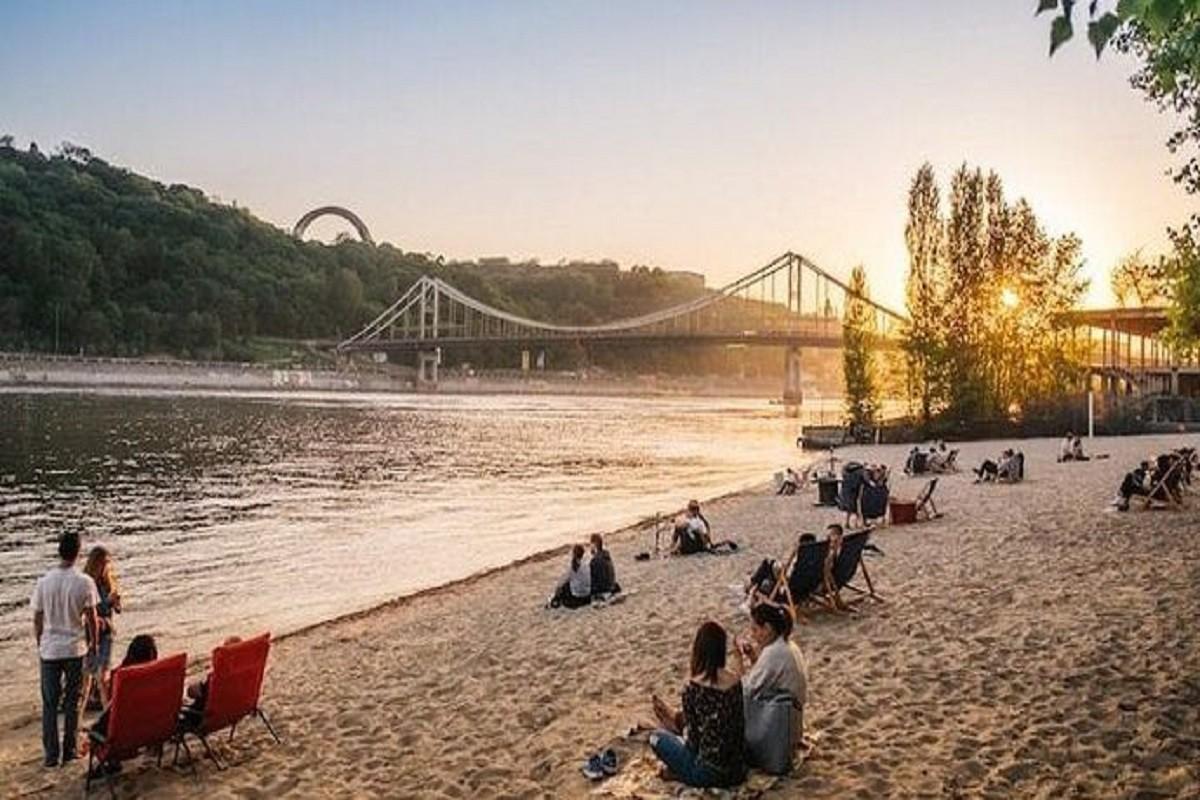 Події вікенду: загибель будівельника та перший потопельник на пляжі, зникнення світла на тлі нових тарифів та квітковий рай на місці сміттєзвалища в Підгірцях