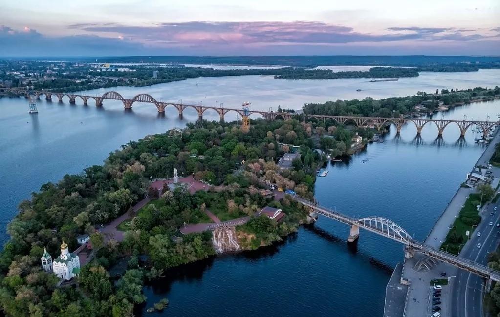 Сьогодні відзначається Міжнародний день Дніпра – найбільший скарб нашої країни забруднюється і міліє