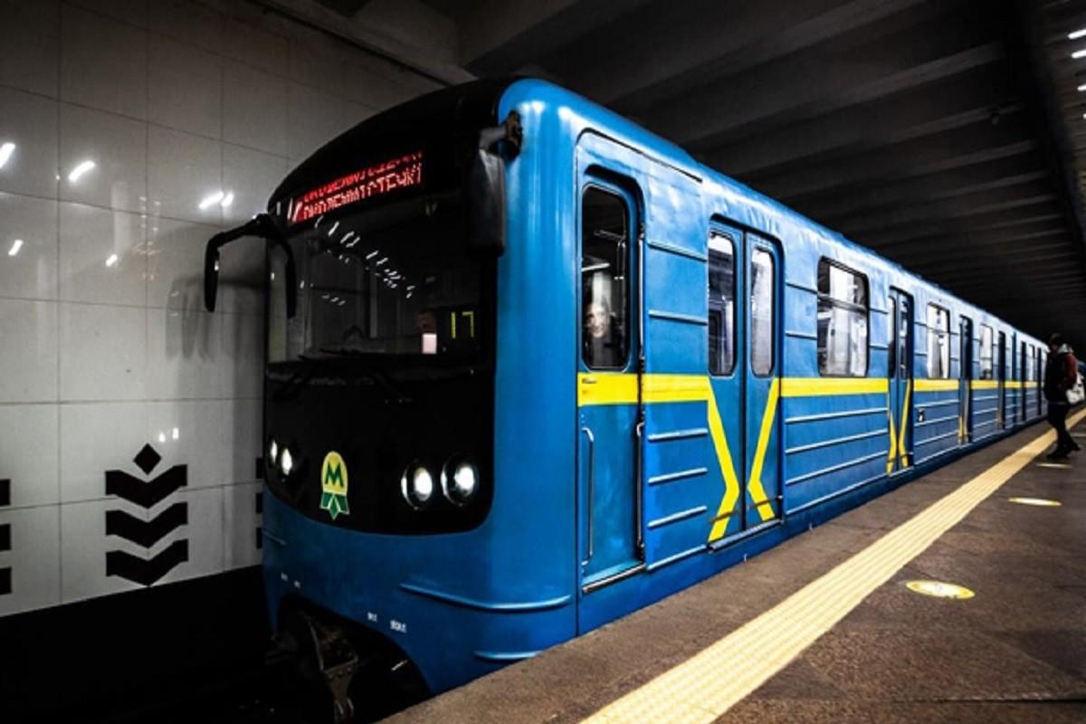 «Жінка в кабіну не влізе»: інструктор столичного метрополітену розігнав кандидаток на посаду машиністок поїздів