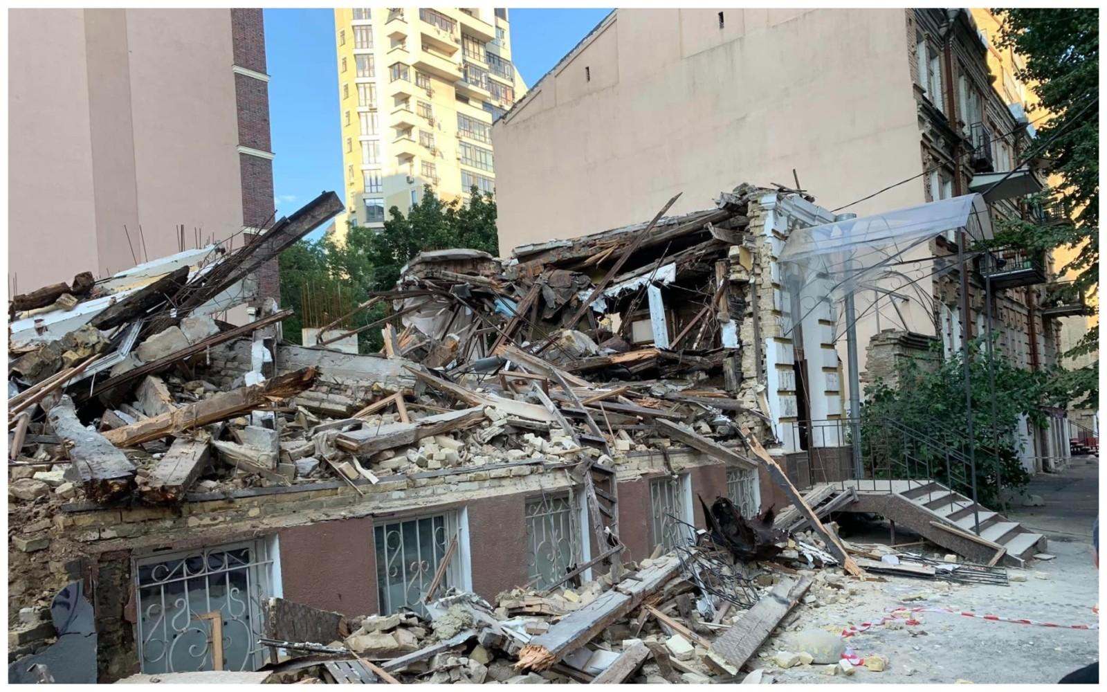 “Зухвале і цинічне самоуправство” – у КМДА обурюються знесенням історичної будівлі у центрі Києва