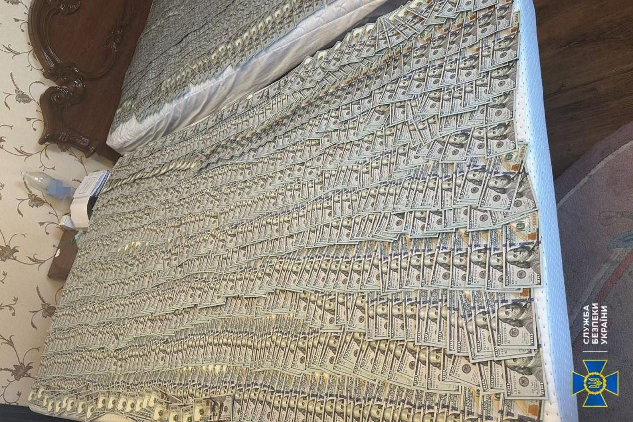 Двоє очільників ТЦК на Київщині “заробили” на ухилянтах понад 1 млн доларів