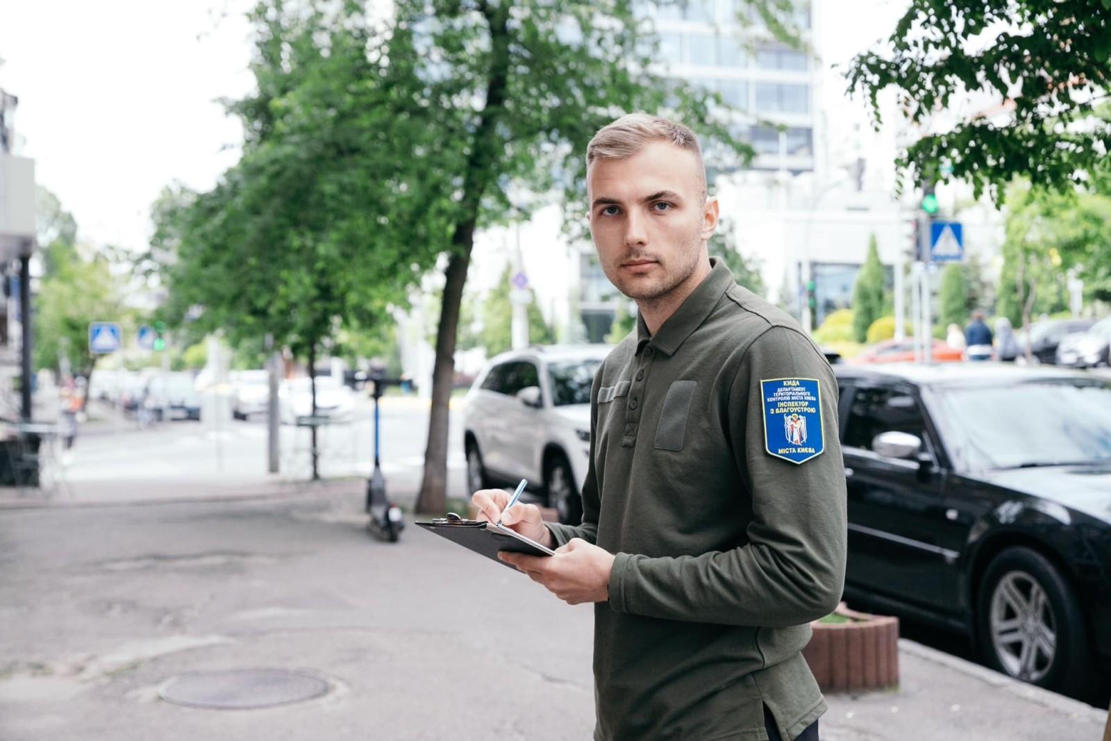 Голосіїв нарешті звільнили від занедбаного кіоску, який був місцевою лякачкою