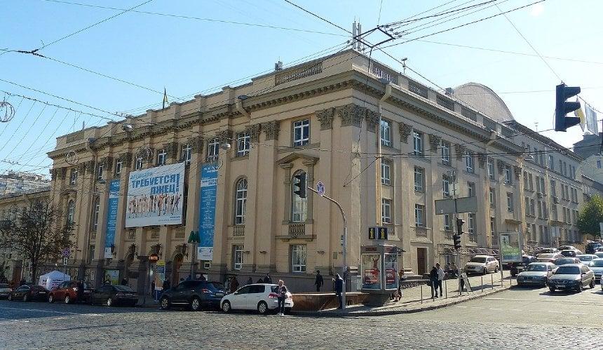 Театр Лесі Українки проведе “Гомін” у дворику: аукціон, пісні, авторські напої та донати на ЗСУ