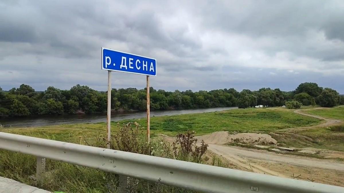 Киян просять не купатися в Десні та не ловити рибу – чи безпечна вода в кранах на Лівому березі