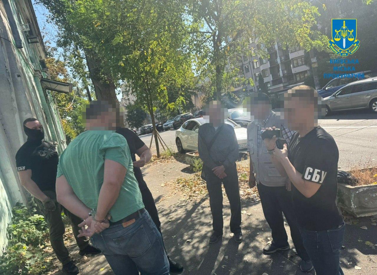Топменеджер “Енергоатому” попався на отриманні “відкату”