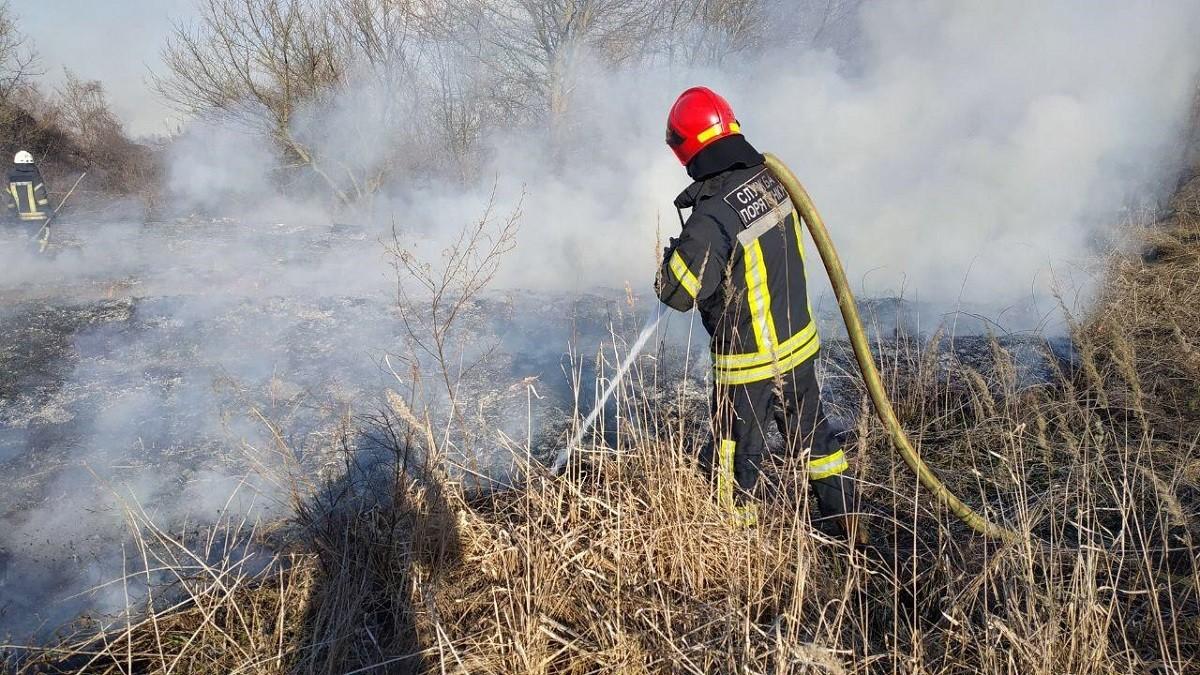 Масштабна пожежа – що горить під Києвом