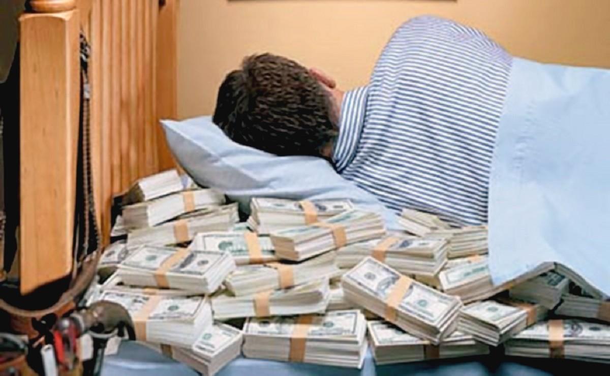 Скільки готівки варто тримати “під подушкою”, коли ворог обстрілює столицю – експерти